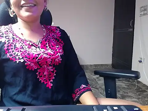 Flirty_Apsara webcam