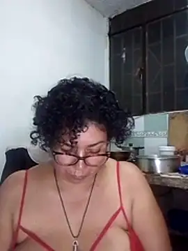 pupi-lanegra - Pupi-Lanegra's free webcam - UK Sex Cams