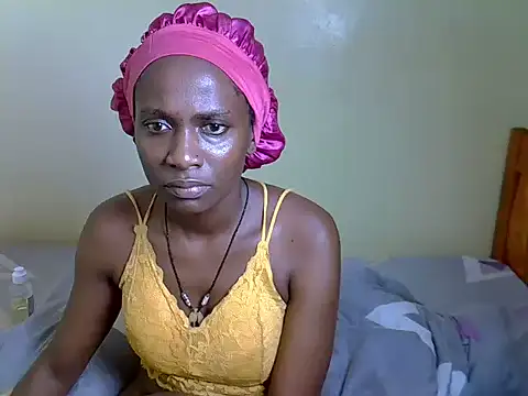 Pearl_petite webcam