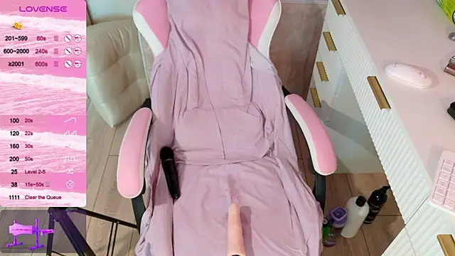 LeonaEviann webcam