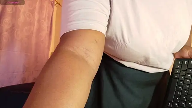 ebony_NeighborMoans