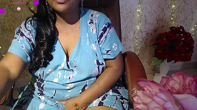 ItsMiraDesire webcam