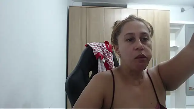 RoxanaLove9 webcam