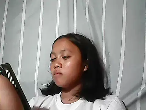 Yours_AsianPinayGirl18 webcam