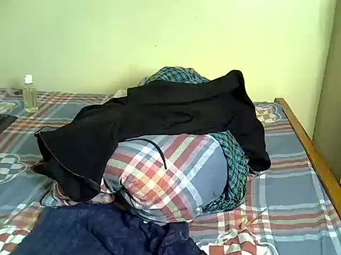 Petite-curvy webcam