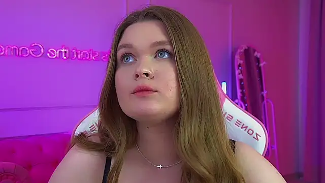 CrystalLyons webcam