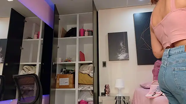 Bella-Saint webcam