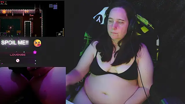 GooningMILF69 webcam