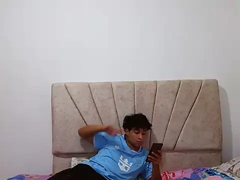 Robertt_Brown webcam