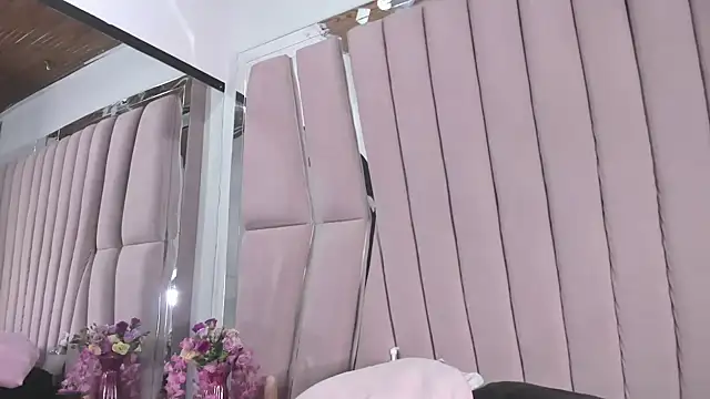 Sasha_Petitte webcam