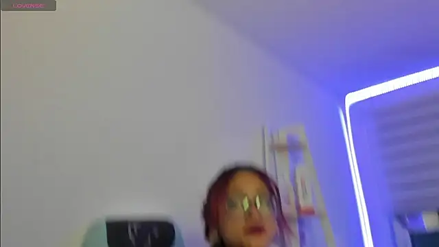 Sara_Red_X webcam