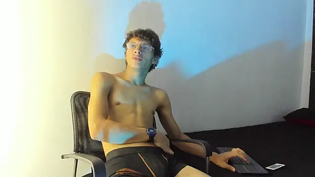 adrian_wolf - Adrian_Wolf's free webcam - UK Sex Cams