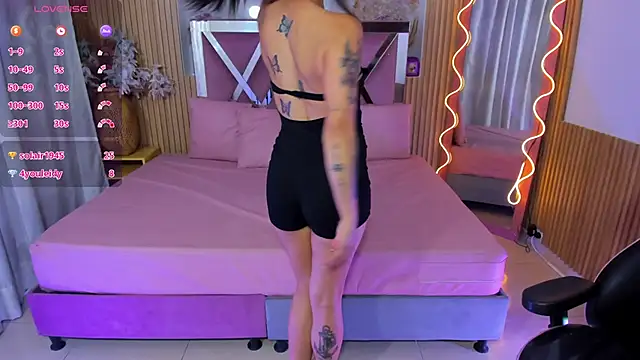 LINDSAY_TAY