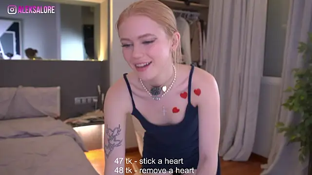 LexieLoree webcam