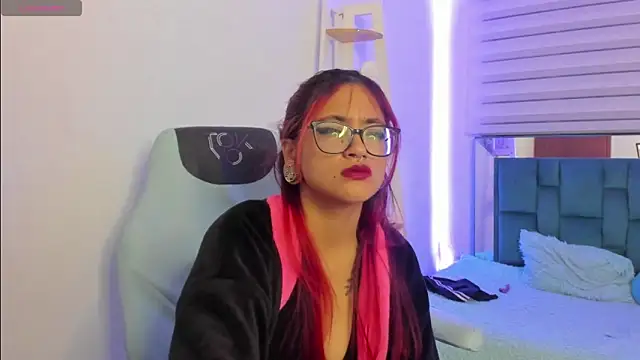 Sara_Red_X webcam