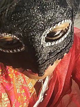 DIRTYSECRET_QUEEN_07