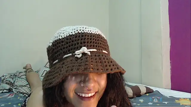 AlinaWoolf_ webcam