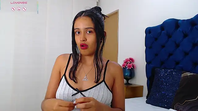 lili666_ (F young) - Naked + Open Legs 🥵