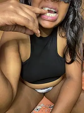 Nethmi156 Live Webcam on Stripchat