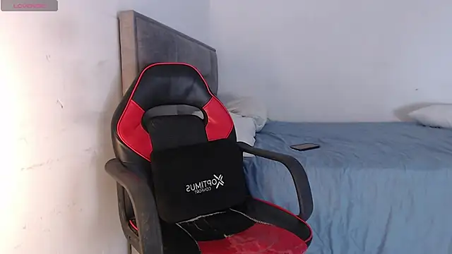 adam_levis17 webcam