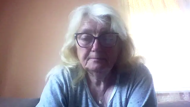 AmyLove353 webcam