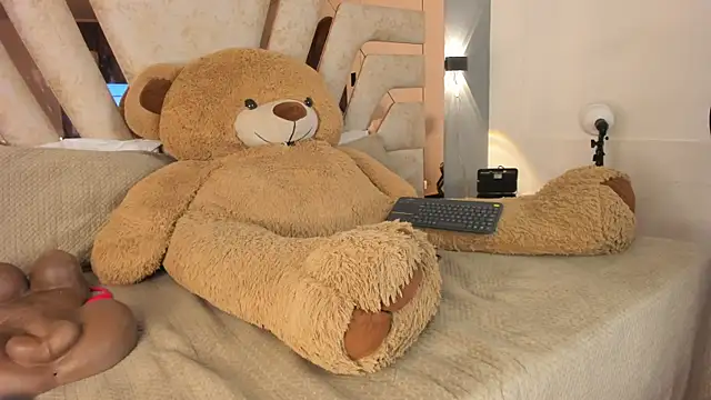 REINA_ADAHARA webcam