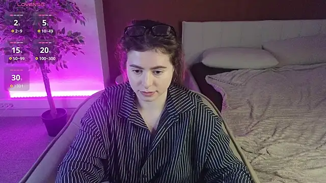 LovingWhisperr webcam