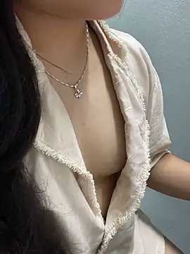 Ellie18 webcam
