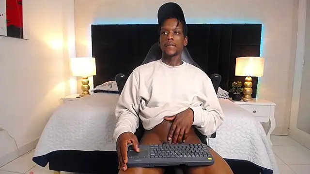 SkylerBigxxx webcam
