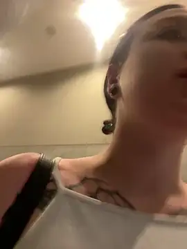 AlishaOfThorns webcam