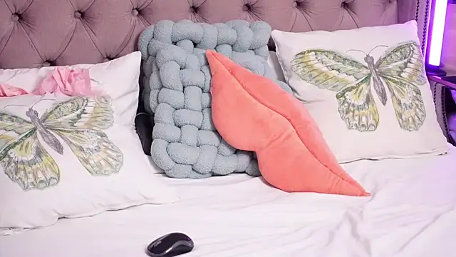 JenniferLovve webcam