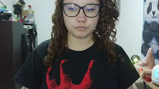 curly_greeneyed webcam