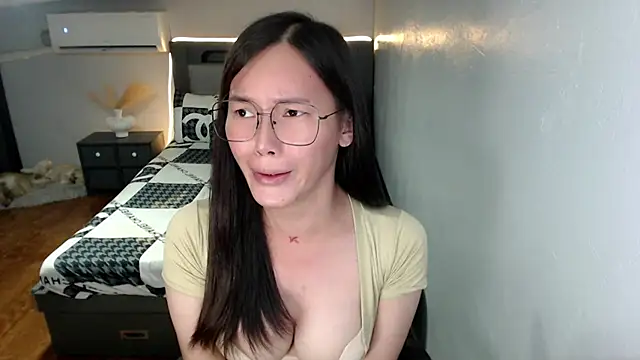 AmazingLuchie live sex cam