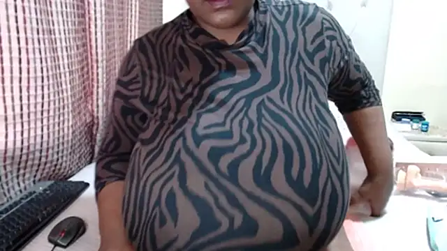 CHOCOLATEDARKBUSTYX webcam