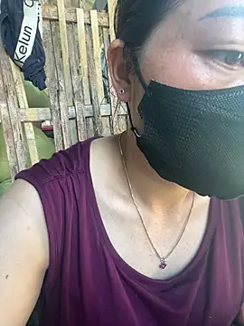 Bling-pusy webcam