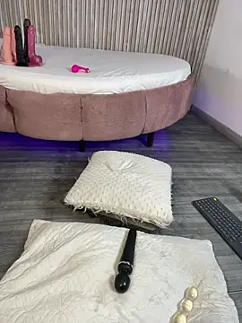 Saracooper__ webcam