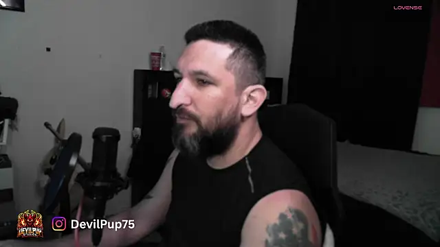 DevilPup75_ webcam