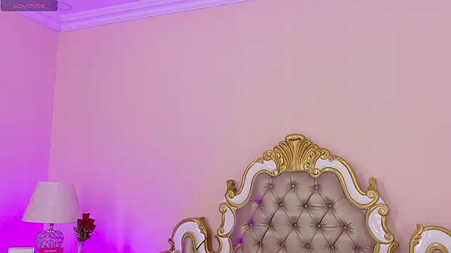 AryCorinne webcam