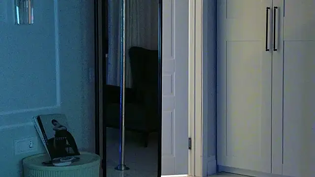 Shy_Barbie webcam