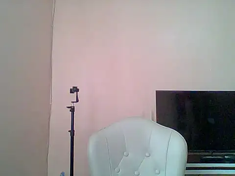 Pretty-Gloww webcam