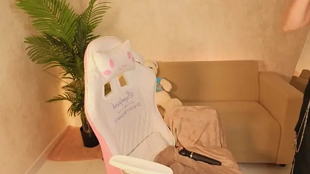 kira_hatti webcam