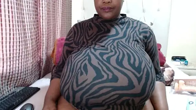 CHOCOLATEDARKBUSTYX webcam