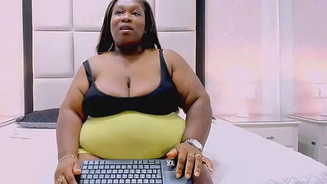 TreisyVixen webcam