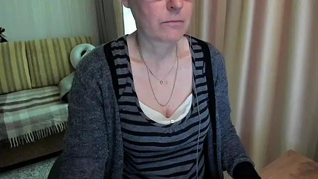lauraoven webcam