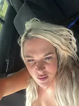 Bustyblondebabe32 webcam