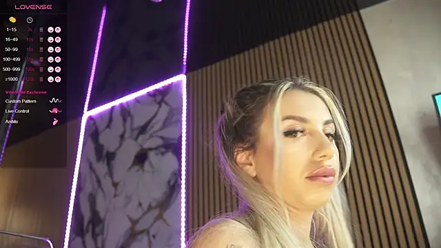 LisaAkira webcam