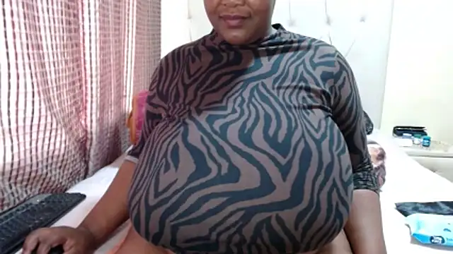 CHOCOLATEDARKBUSTYX webcam