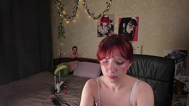 Love_is_Lola webcam