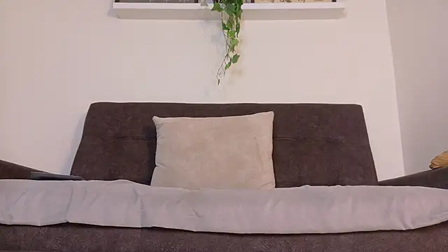 RiriiBrunette__ webcam