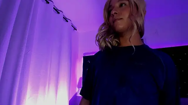 BellaRoge webcam
